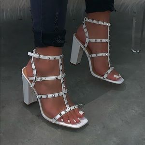 Chunky heel- white